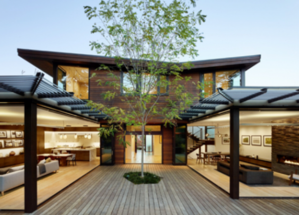 Villa Kayu Modern dengan Ruang Terbuka